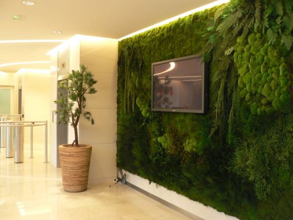 Mur végétal de décoration aux plantes naturelles artificielles
